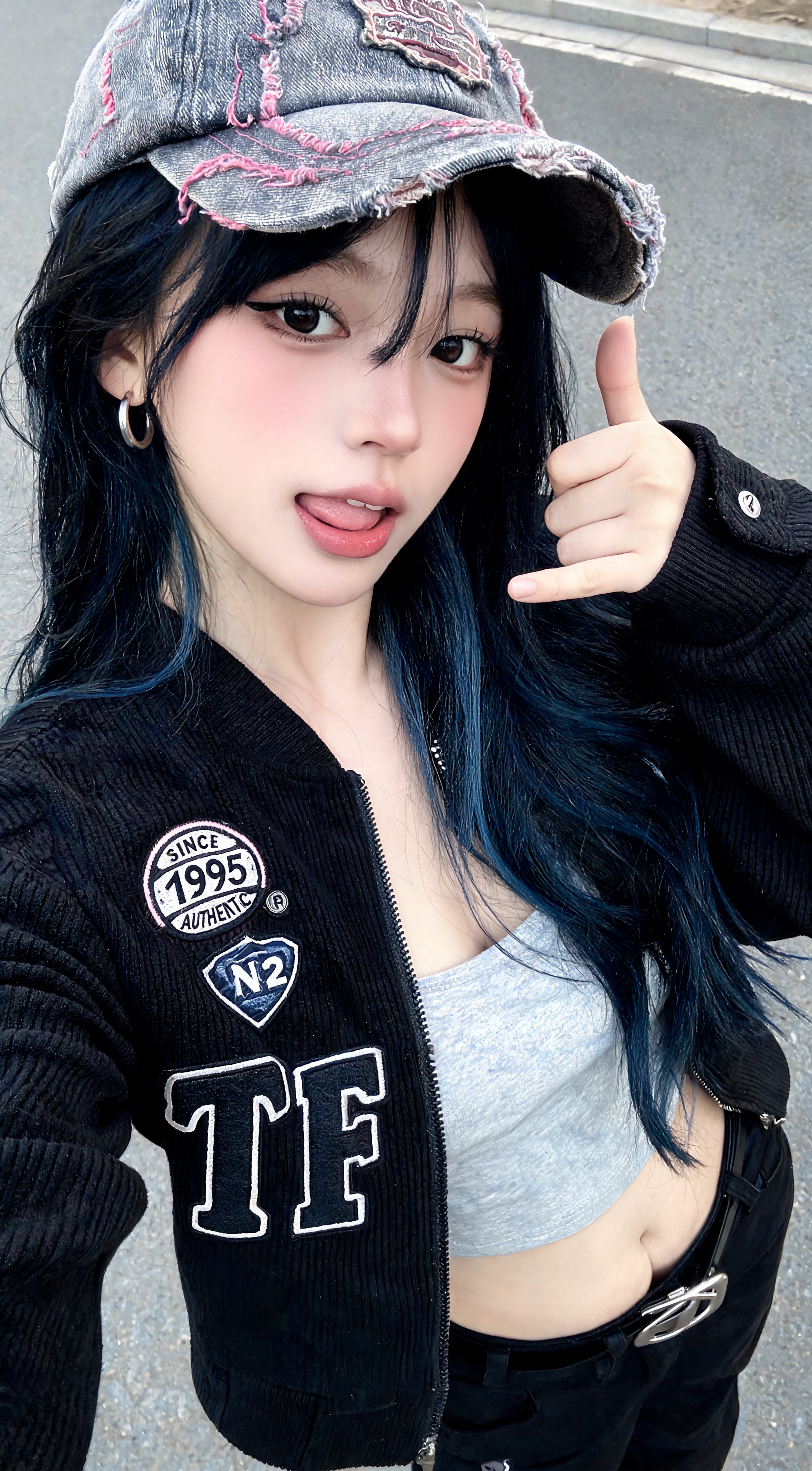 korean street style fashion selfie with blue hair
