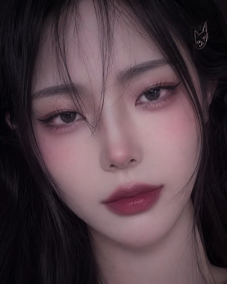 ultra-close-up fox-eye glamour portrait